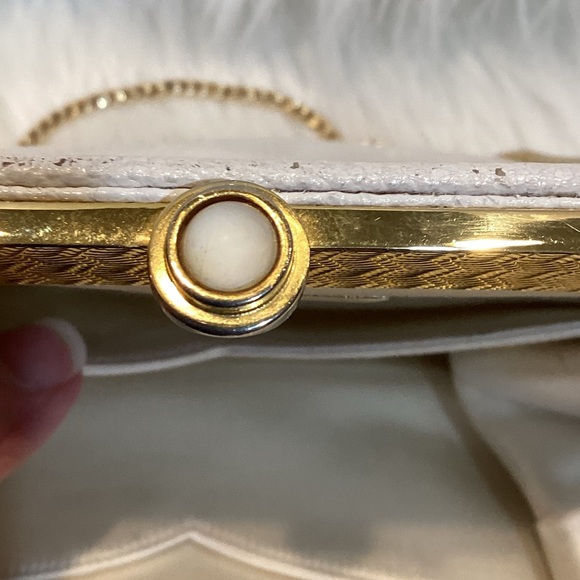 Vintage JUDITH LEIBER Ivory Clutch Shoulder Bag | Good vintage condition - Picture 4 of 16